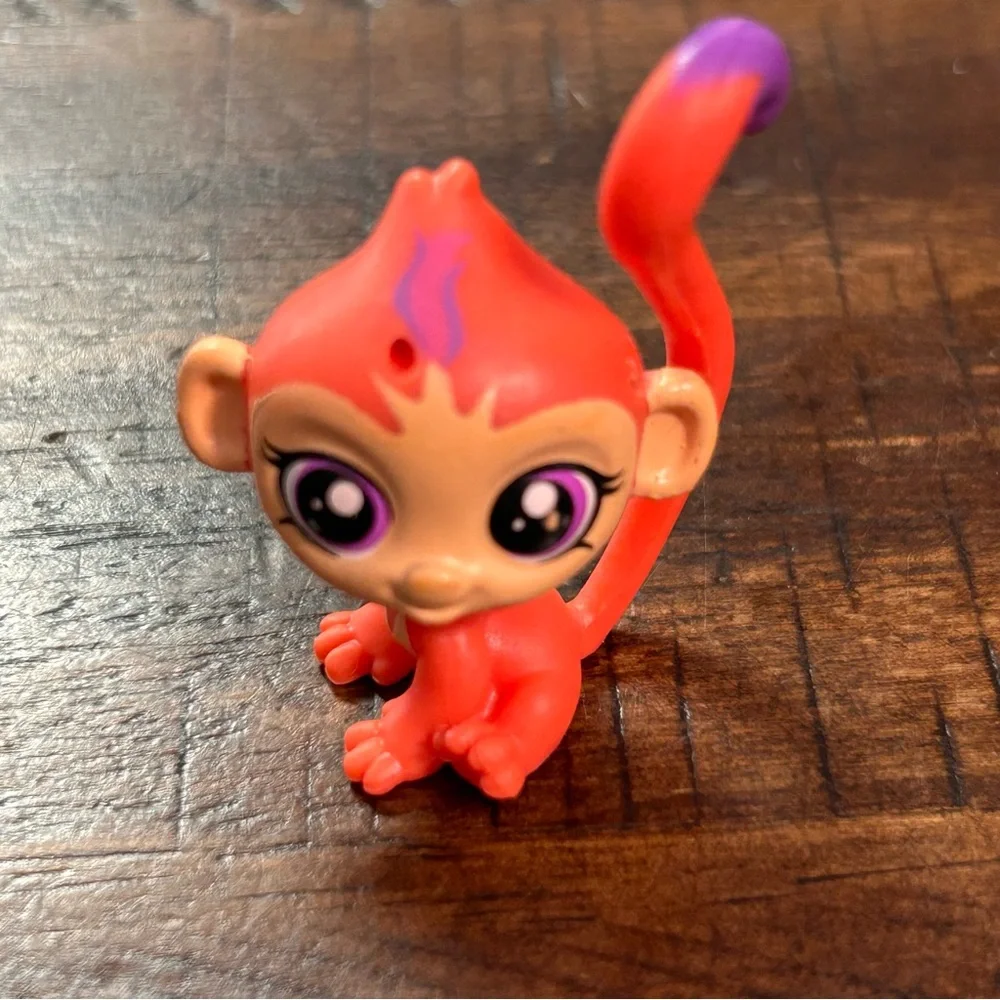Littlest Pet Shop #4015 Kelvin Vinning‎ Baby w/Purple Eyes Monkey Mini